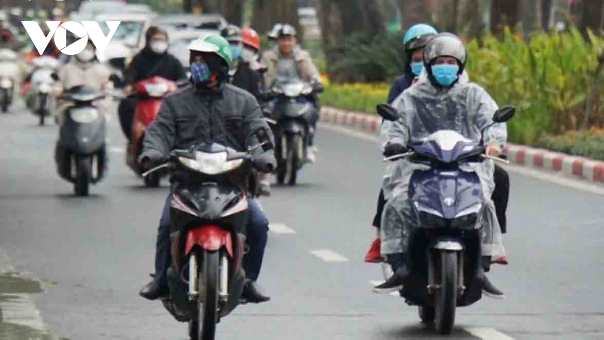Temperatures drop 10 degrees as strong cold spell hits Vietnam